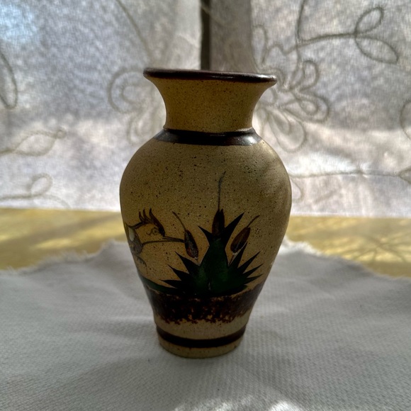 Tonala Mexico Small Pottery Vase Roadrunner - Picture 2 of 10